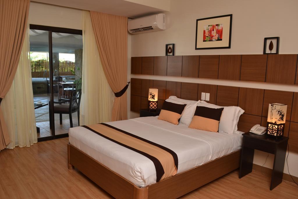 The Pinnacle Hotel And Suites Davao Exterior photo