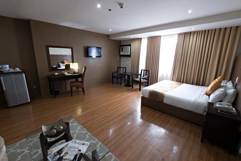 The Pinnacle Hotel And Suites Davao Exterior photo