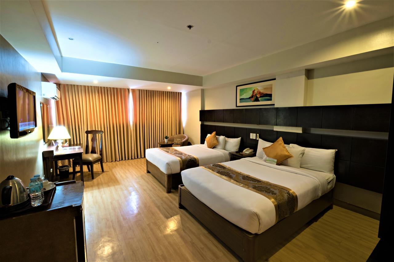 The Pinnacle Hotel And Suites Davao Exterior photo