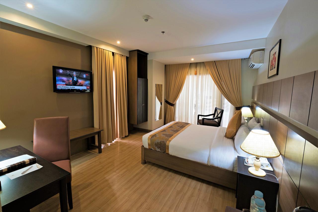 The Pinnacle Hotel And Suites Davao Exterior photo