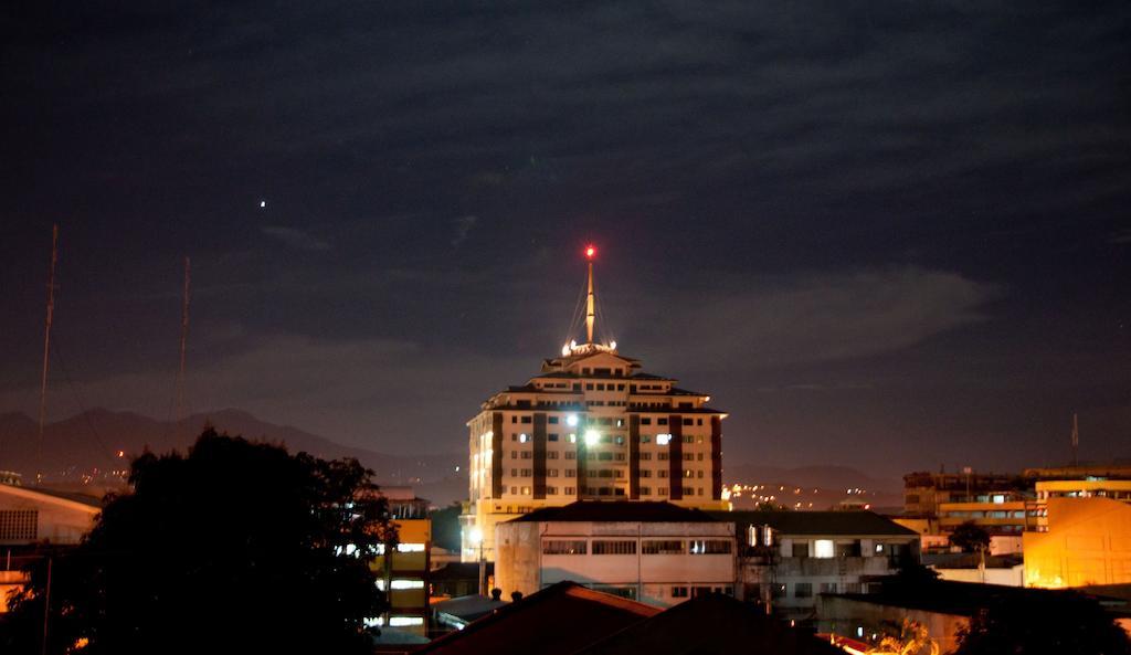 The Pinnacle Hotel And Suites Davao Exterior photo